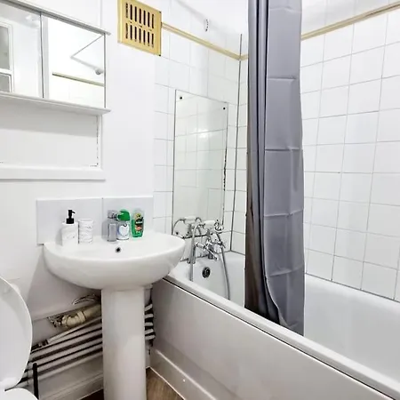 1 Bed Flat With Free Parking In E13 Apartment London Exterior photo