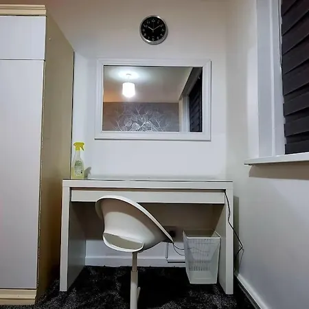 1 Bed Flat With Free Parking In E13 Apartment London Exterior photo